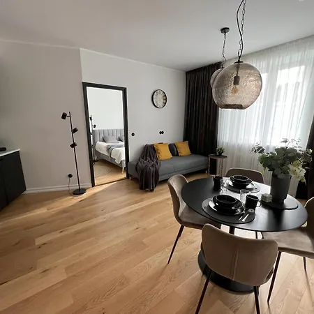 Cozy In Old Town Apartment *